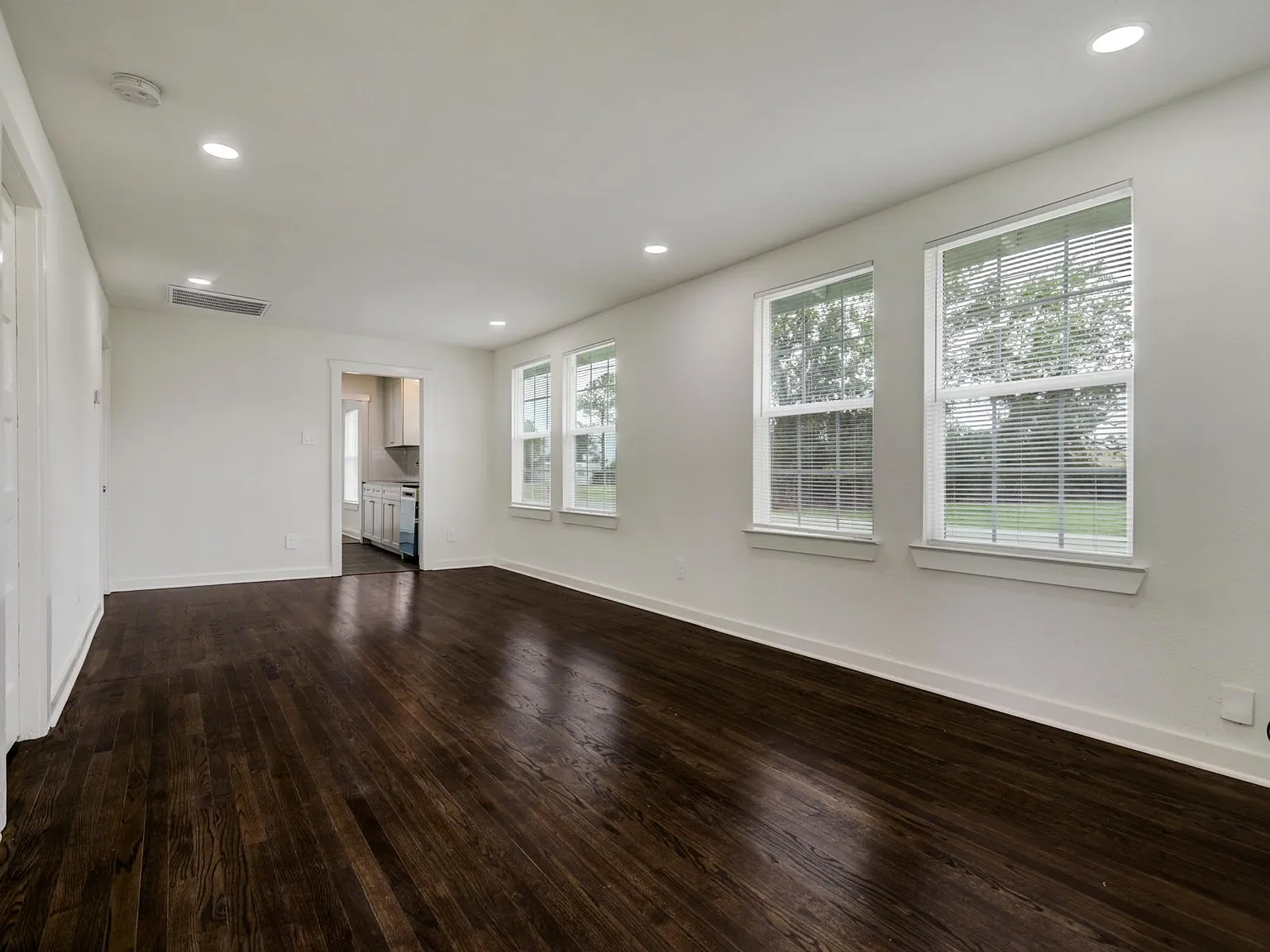 2 bed, 994 sqft, $1,500 — Photo 2