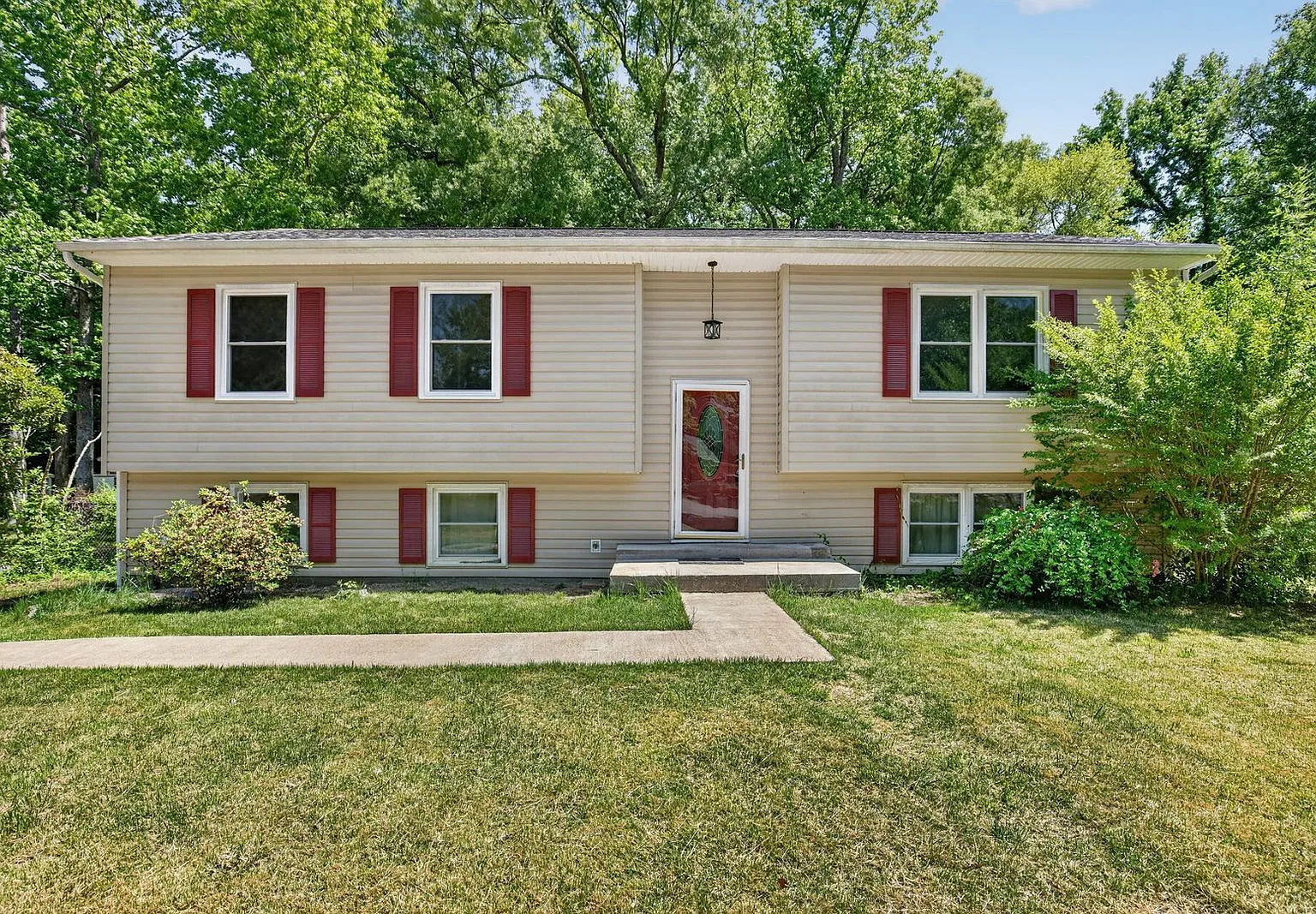 5 bed, 3.0 bath, 2073 sqft, $2,890 — Photo 1