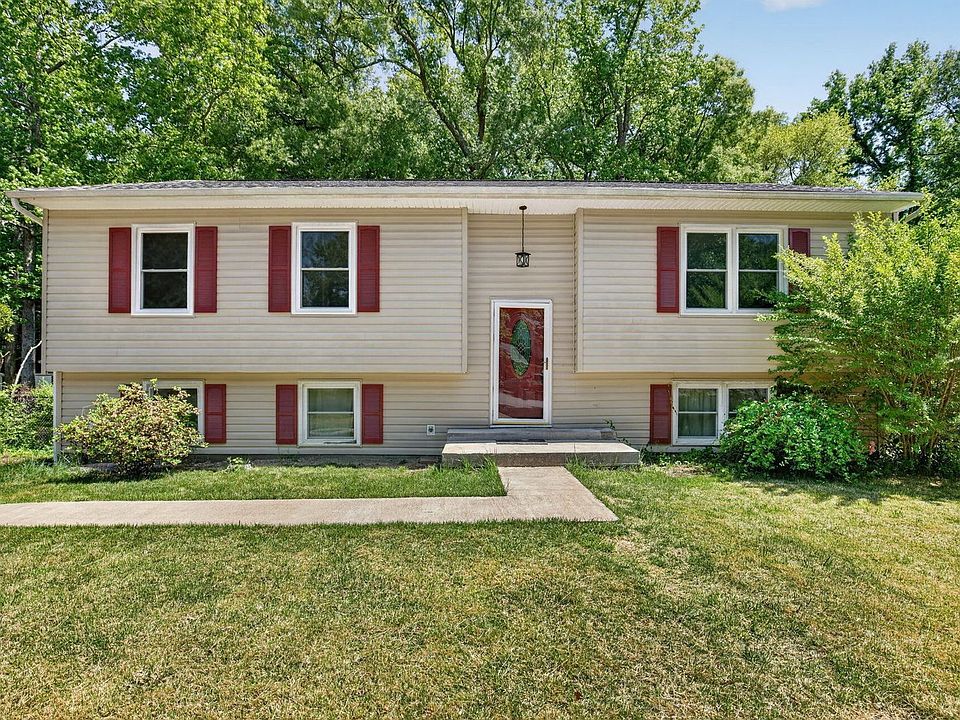 1st image of 46483 Rosewood Dr