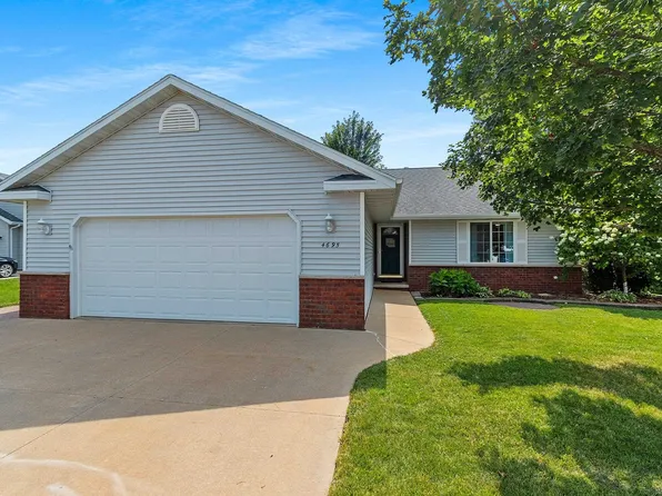 W4695 Parkway Ct, Sherwood, WI 54169