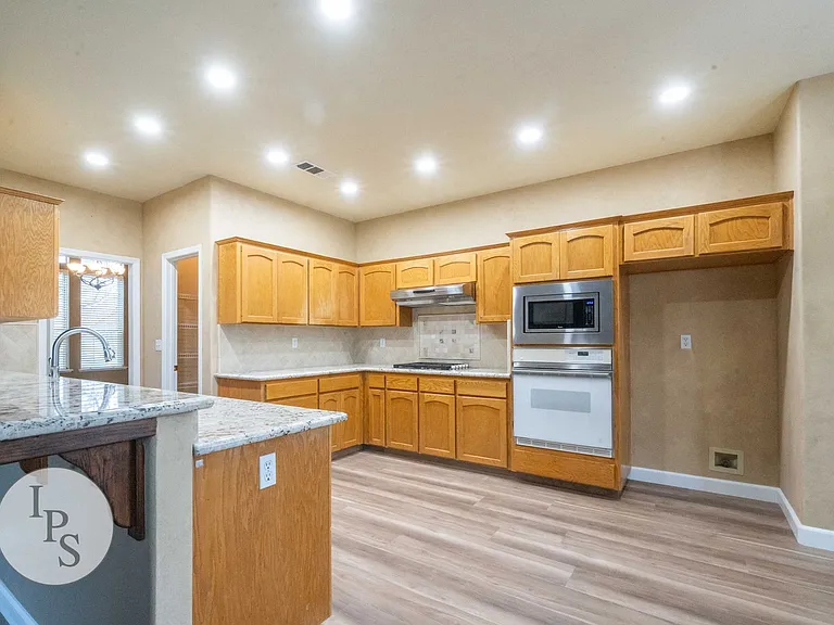 1891 E Oak Haven Dr — Photo 12