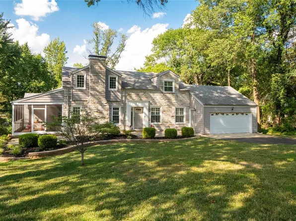 4 Chaminade Dr, Saint Louis, MO 63141