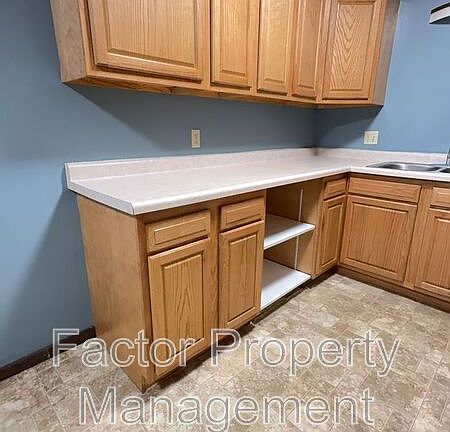 2nd image of 418 Allan Ave APT 1