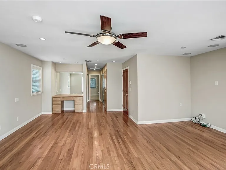 165 S Roosevelt Ave — Photo 17
