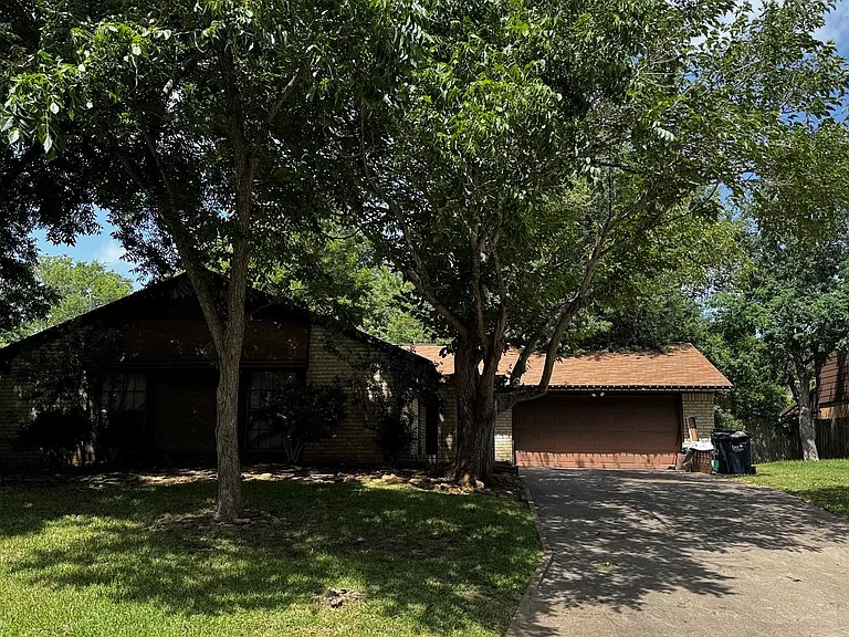 2506 Valley Dr — Photo 1