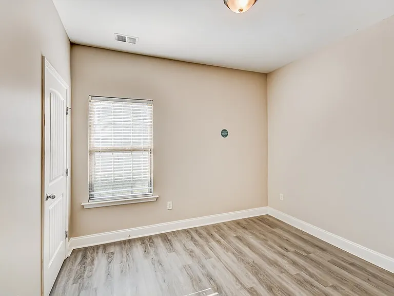 600 Waterford Ln — Photo 14
