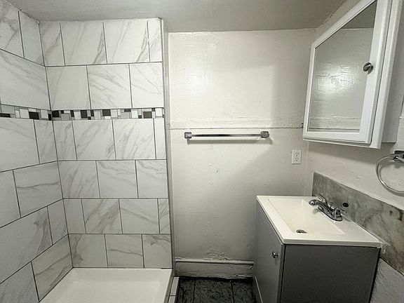 4th image of 5546 Jackson St Unit 13