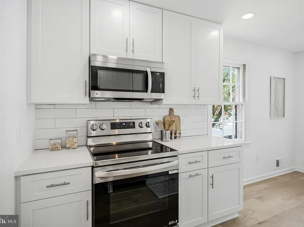 2111 N Lincoln St, Arlington, VA 22207