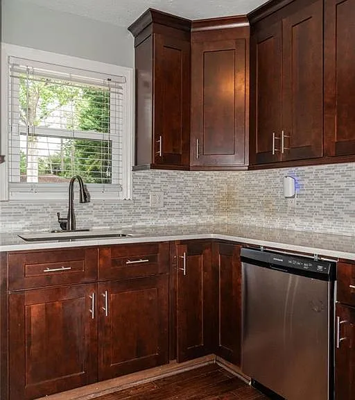 2331 Robin Ln SE — Photo 7