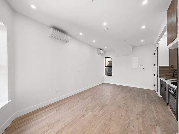 5th image of 62 Sharon St #1B