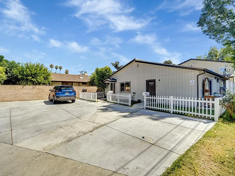 7134 Yarmouth Ave — Photo 11