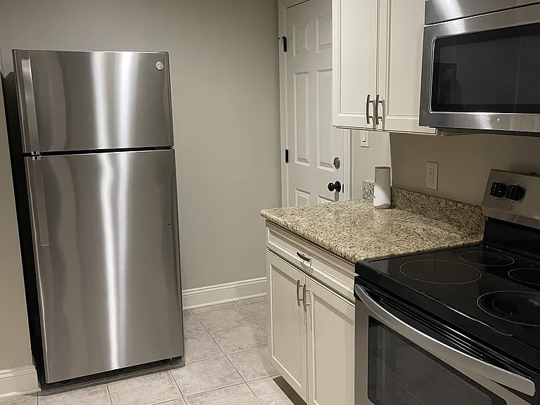 Pampas Cir — Photo 3