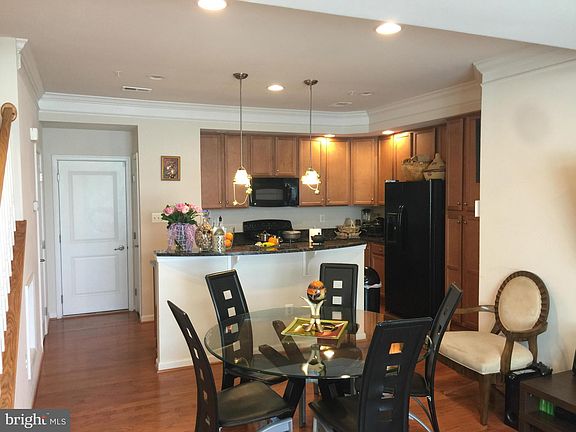 3rd image of 424 Parkview Ave #424