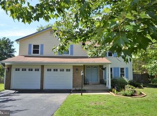 13802 Leighfield St, Chantilly, VA 20151