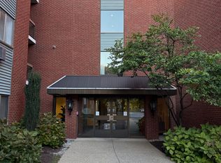 4975 Washington St #405, West Roxbury, MA 02132