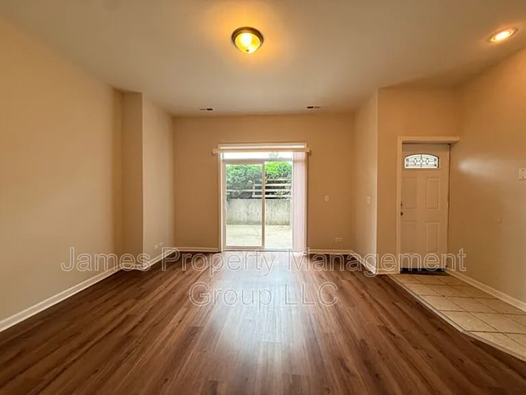 2731 W Congress Pkwy #1 — Photo 4
