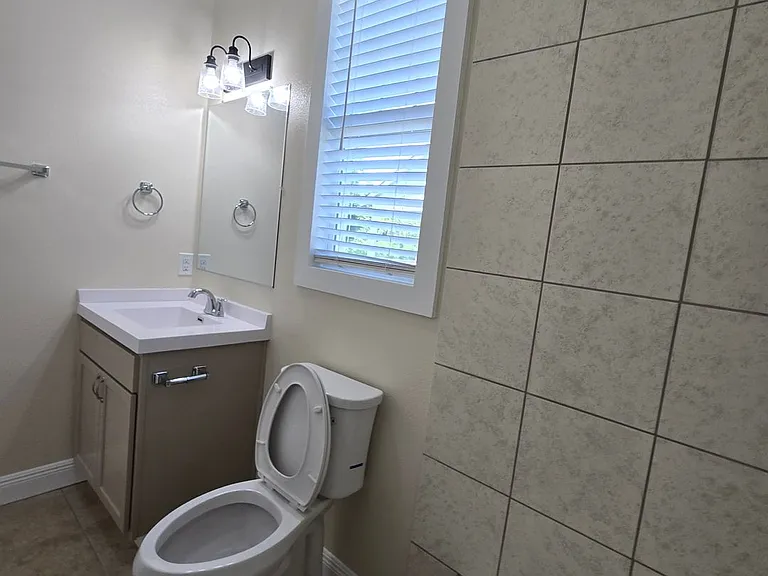 1818 Elvin Dr #B — Photo 10