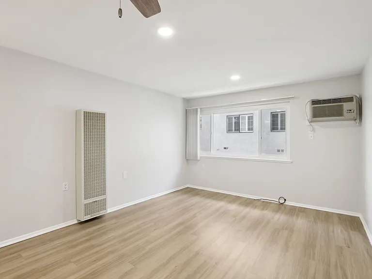 5405 Lindley Avenue — Photo 28