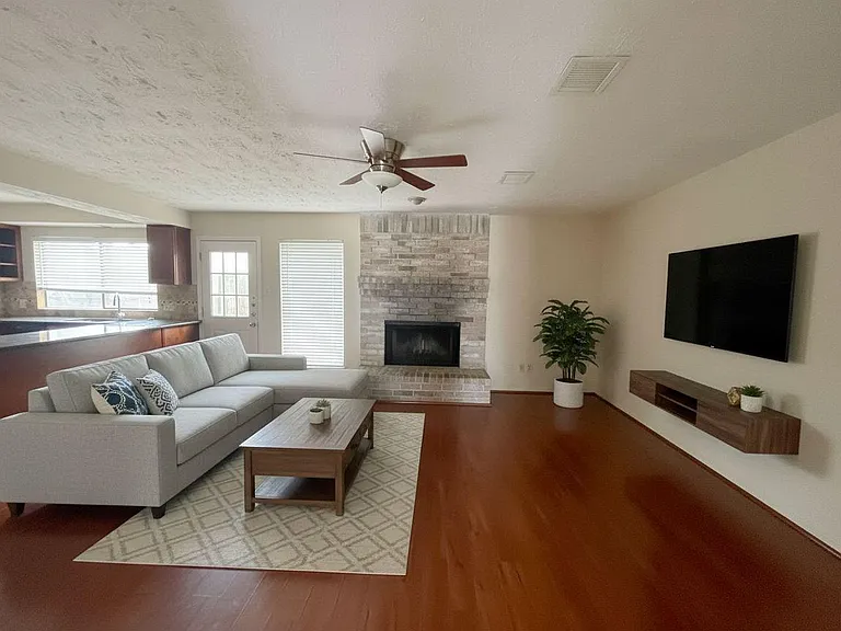 1907 Liberty Point Ln — Photo 22