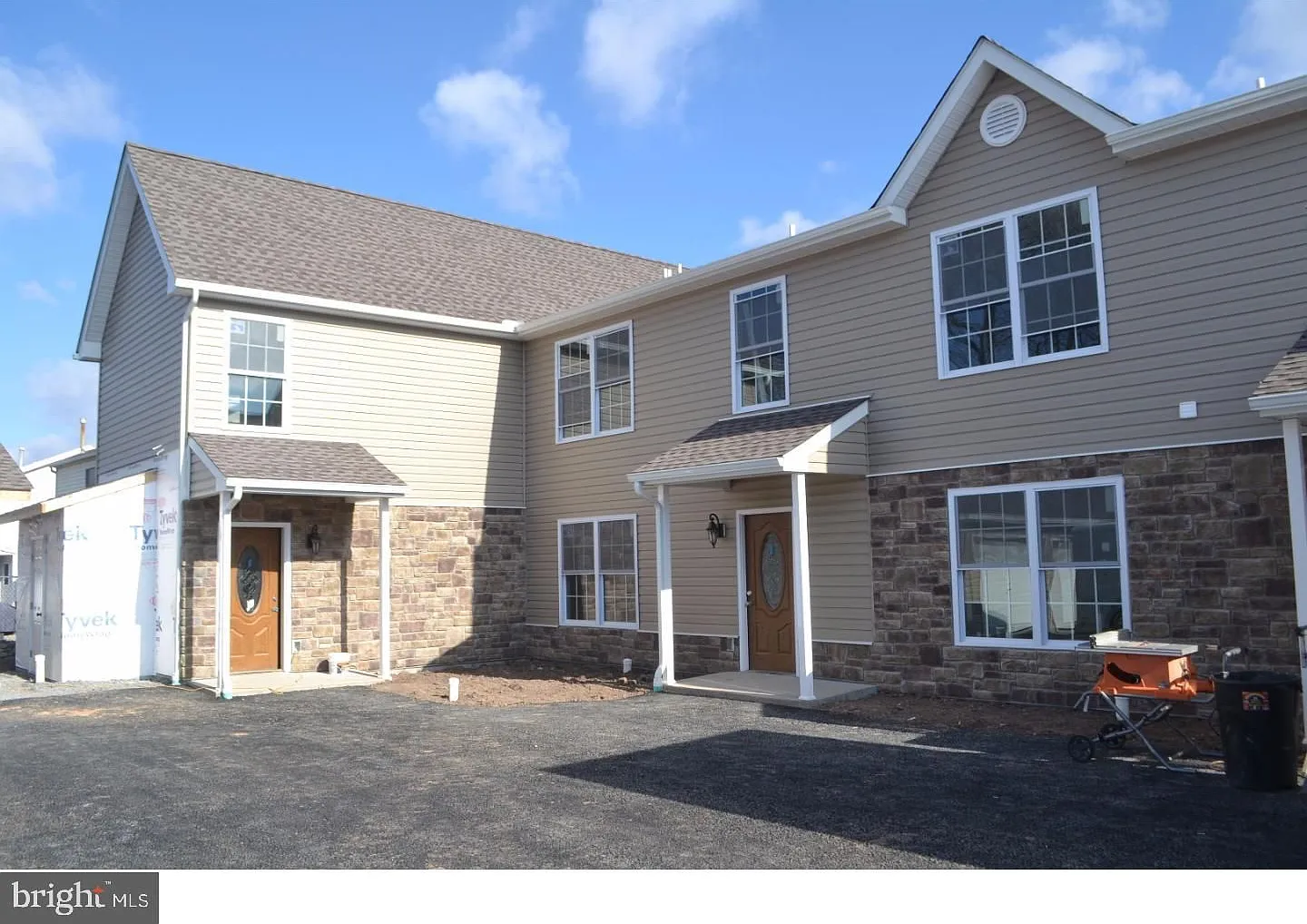 2 bed, 1.5 bath, 1100 sqft, $1,675 — Photo 1