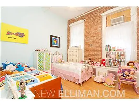 Sold by Douglas Elliman | media 24