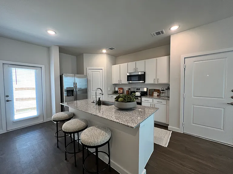 Gaston Dr — Photo 6