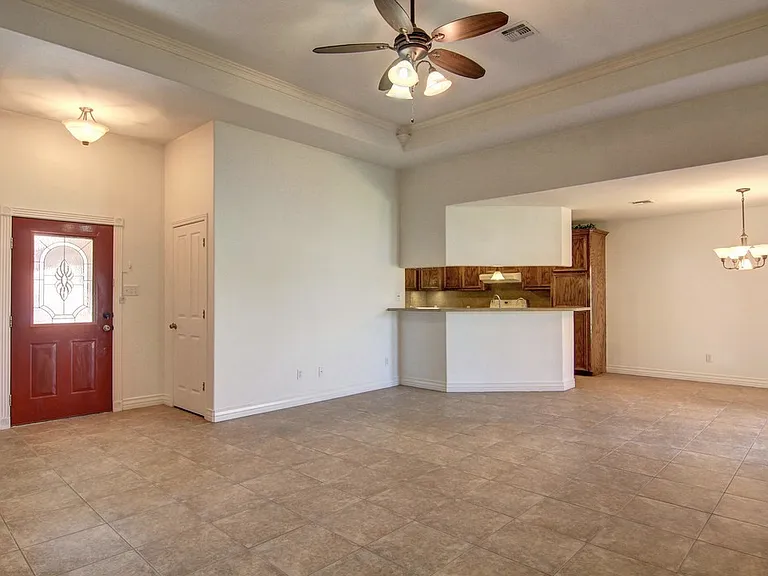 2418 Handlin Dr — Photo 2