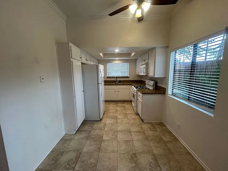 4412 Ocean View Blvd #106 — Photo 2