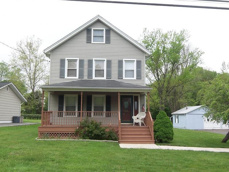 2nd image of 412 River Rd