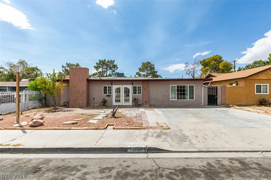 4 bed, 2.0 bath, 1798 sqft, $2,300 — Photo 1
