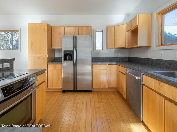 5th image of 664 S Millward St
