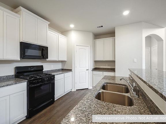 4th image of 11772 Whirlaway Dr
