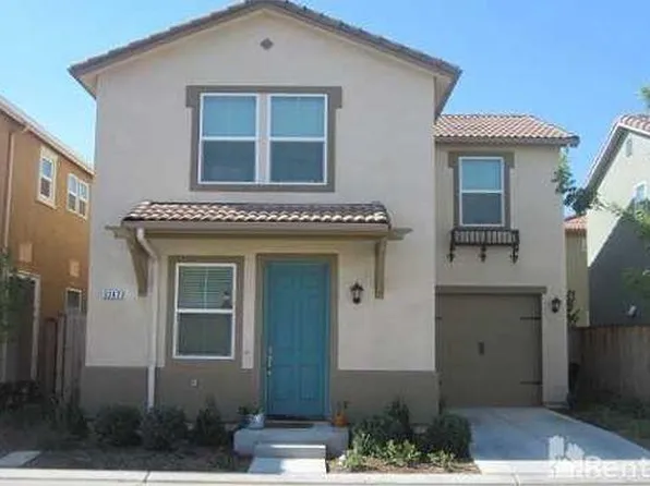 3247 W Reflections Dr, Fresno, CA 93711