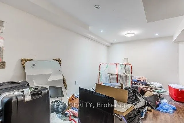 833 Scollard Ct #81 — Photo 22