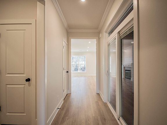 4th image of 7050 Ironwood Cir
