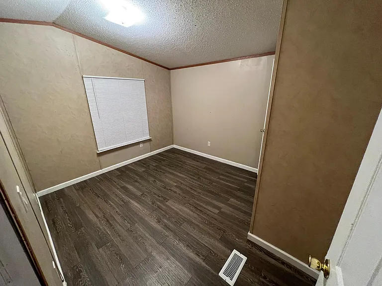 21561 Leonard St #21569 — Photo 12