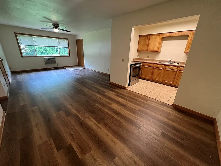 215 S Franklin St — Photo 6