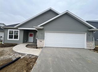 7226 Country Ridge Dr NW, Cedar Rapids, IA 52405
