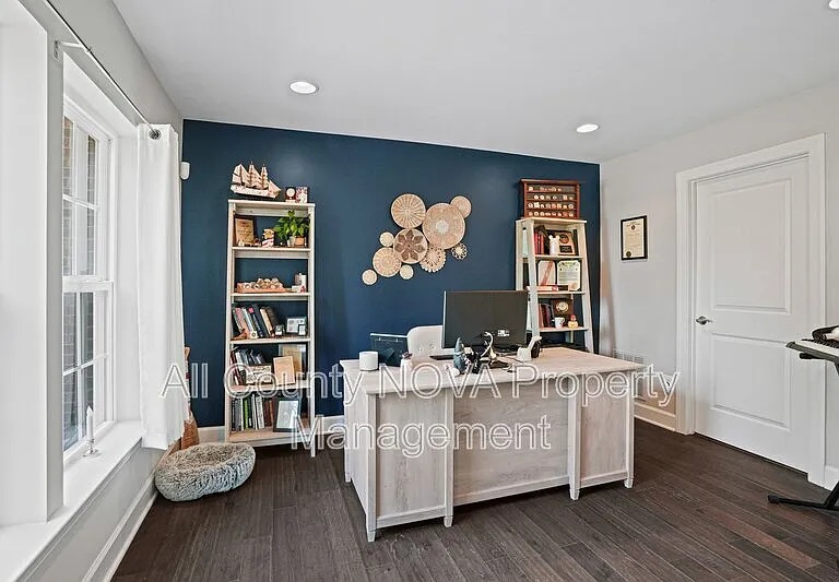 2910 Pinebrook Rd — Photo 4