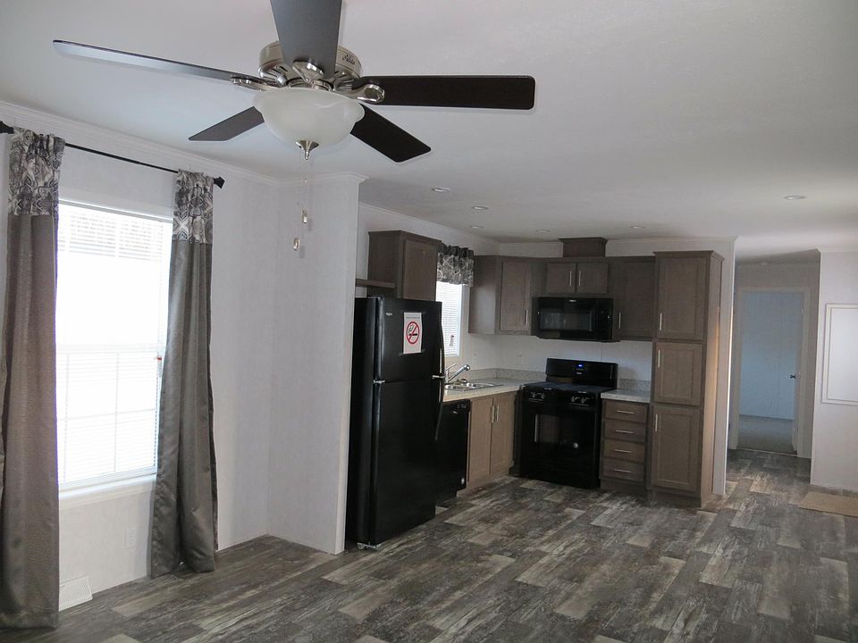 1st image of 10 Halfmoon Cir
