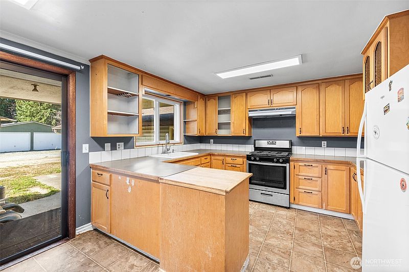5th image of 849 Burlingame Road