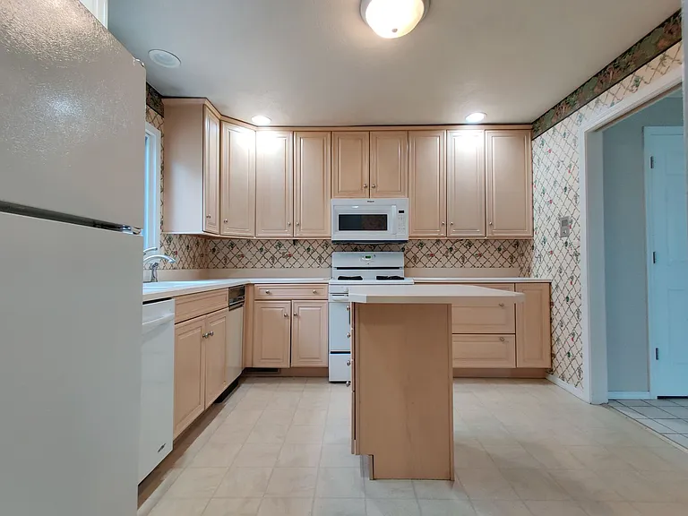 301 S Regency Dr — Photo 37