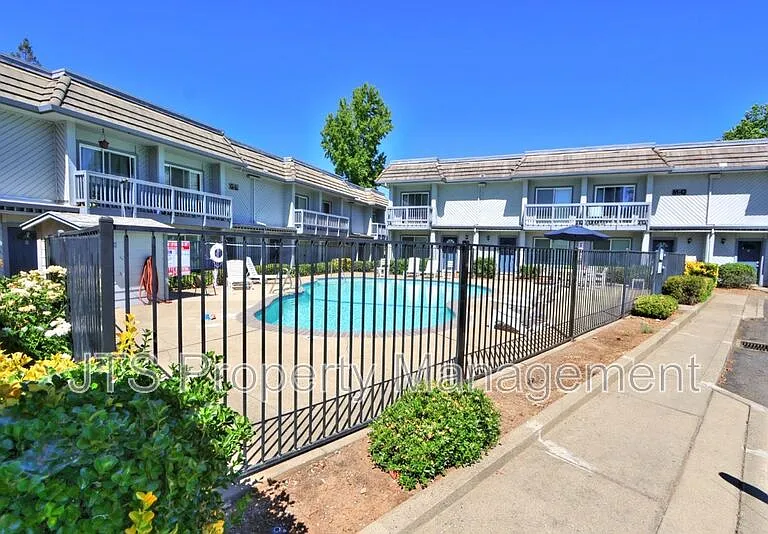2515 Merrychase Dr #S — Photo 42