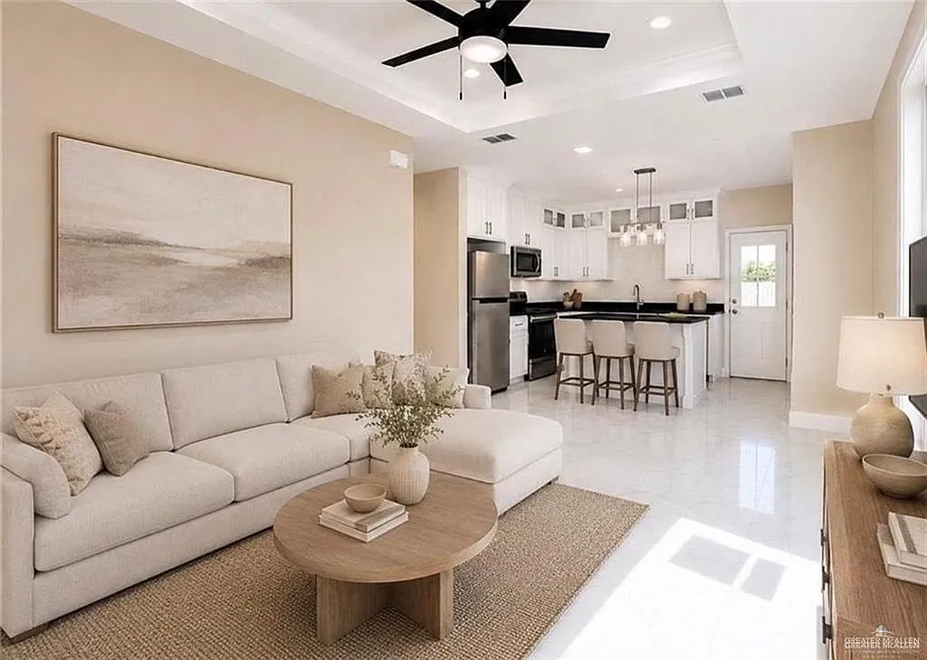 3 bed, 2.0 bath, 1131 sqft, $1,390 — Photo 2