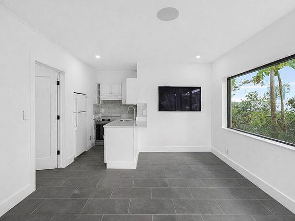 4th image of 3720 Morton Ave