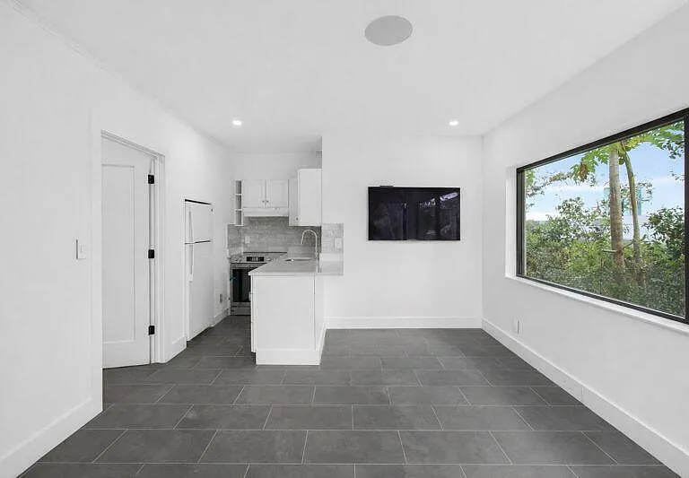 3720 Morton Ave — Photo 4