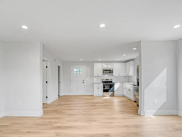 303 2nd Ave #B — Photo 3
