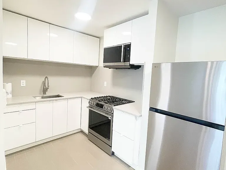 3825 Parsons Blvd #5L — Photo 13