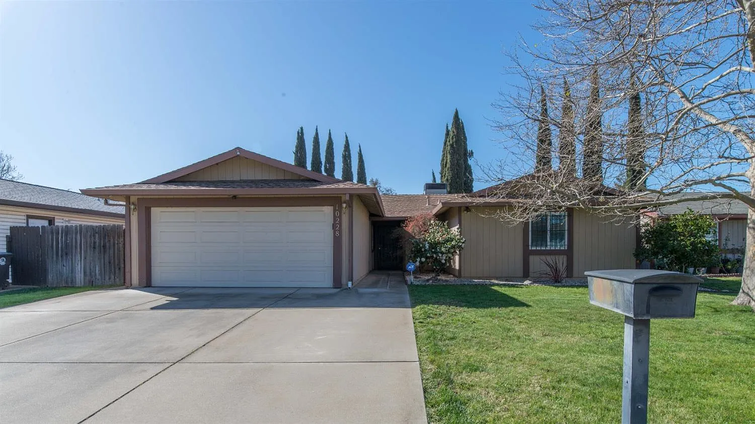 10228 Pistachio Way photo 1