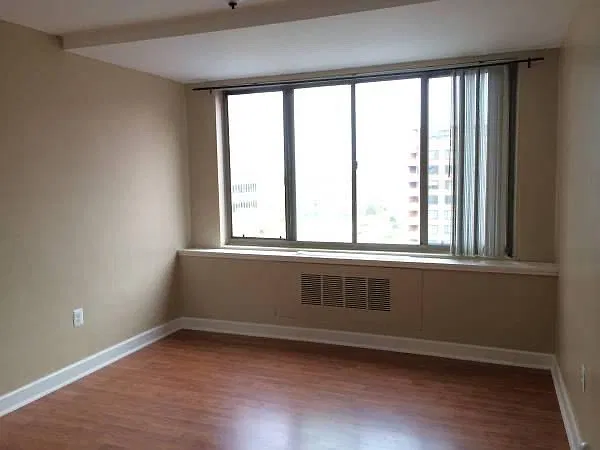 1021 Arlington Blvd — Photo 2